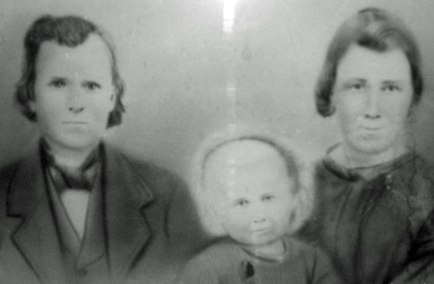 Graves Ledford & Evelyn (Hall) Eaves & daughter Allie