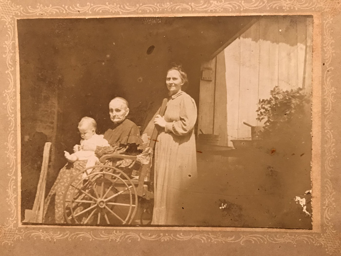 Eliza Jane (Griffin) Gilliland with daughtr Susan Ida & grandson William Roy.